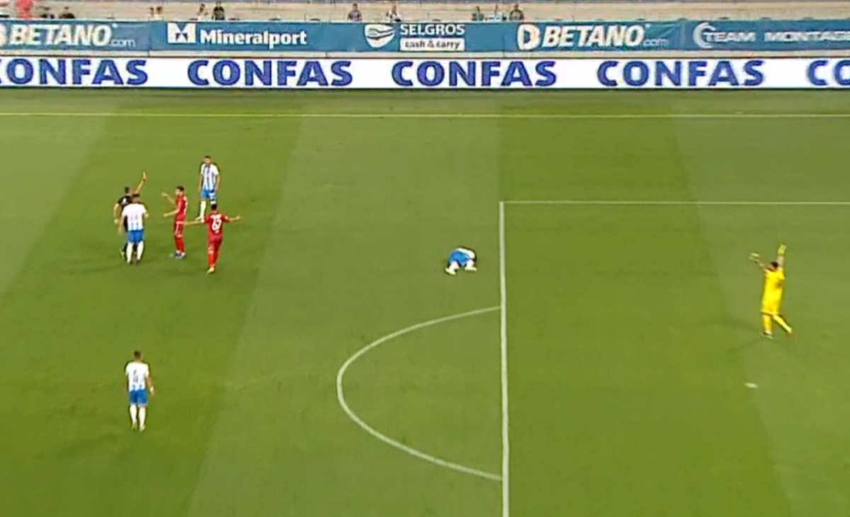 S-au încins spiritele în Craiova - Botoșani: un „roșu” și 4 „galbene” la aceeași fază!