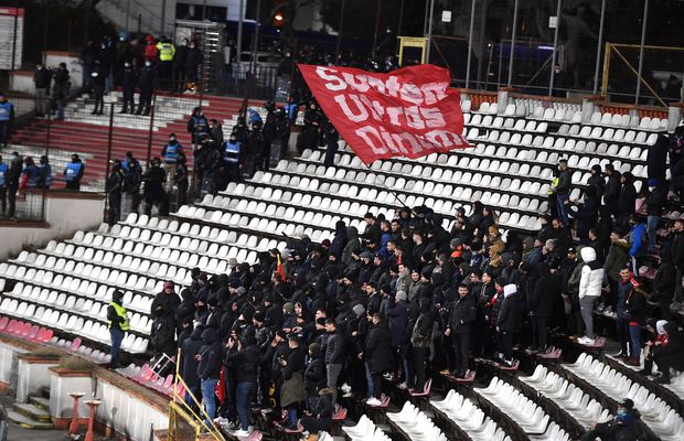 Ultrașii lui Dinamo, amenințare brutală: „Vă dezbrăcăm, sărim din peluză! B=Bătaie”