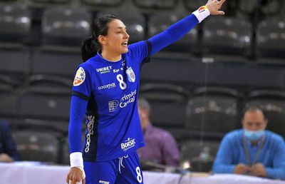 Replică acidă pentru Cristina Neagu: „Dă antrenori afară, se enervează când nu se dau adversarii la o parte. Nu, nu e Gigi Becali”