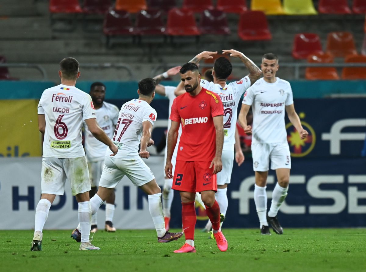 Imagini scandaloase pe Arena Națională » Ce au putut să cânte fotbaliștii lui Mutu împreună cu cei din galeria Rapidului