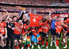 ULUITOR: Unirea Urziceni de Anglia a promovat în Premier League! AICI vor veni Guardiola și Haaland: suporterii intră pe stadion prin curțile locuitorilor!