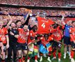 Luton a promovat în Premier League după o așteptare de 31 de ani. Formația antrenată de Rob Edwards a trecut de Coventry în finala play-off-ului, 1-1 după 120 de minute, 6-5 la loviturile de departajare.