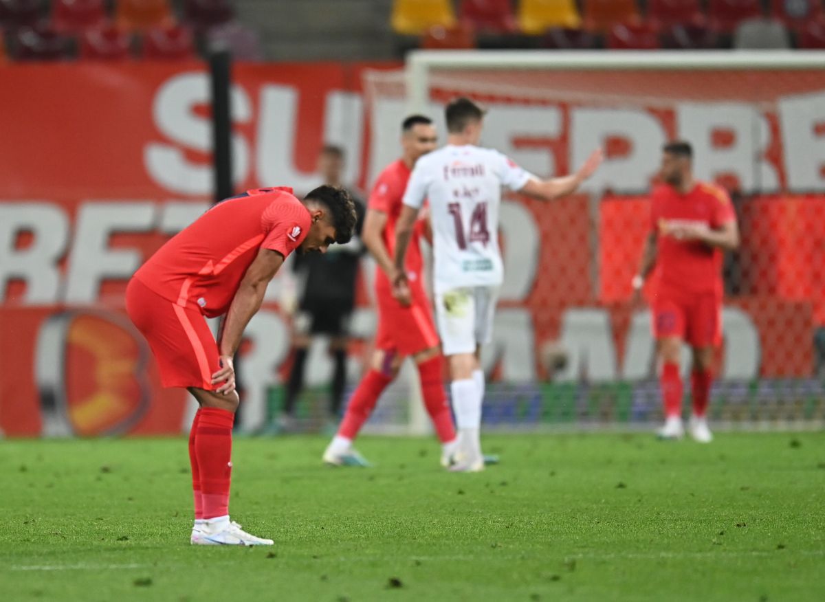 Imagini scandaloase pe Arena Națională » Ce au putut să cânte fotbaliștii lui Mutu împreună cu cei din galeria Rapidului