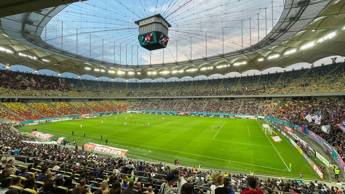 Galeria Rapidului, ironii în lanț la adresa FCSB: „Sunteți tari, sunteți beton, campionii de carton!” / „V-am adus, cărat în brațe, titlul vostru 27” + răspuns discriminatoriu