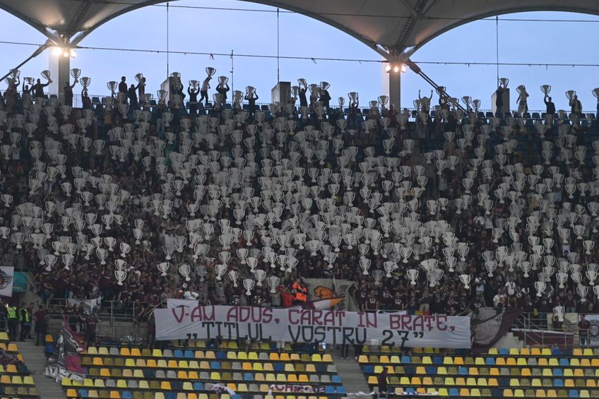 Galeria Rapidului și-a ironizat rivala FCSB prin intermediul unei scenografii: „V-am adus, cărat în brațe, «titlul vostru 27»”.