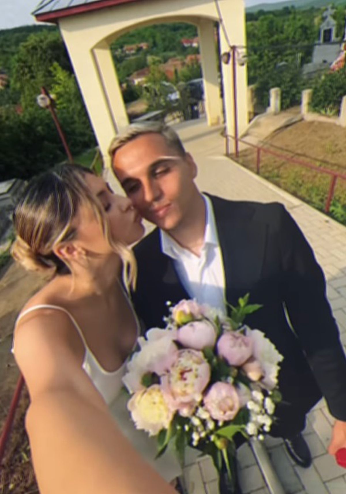 GALERIE FOTO A spus „DA!” Cristi Manea i-a oferit inelul vloggeriței Irina Deaconescu, după un an de relație