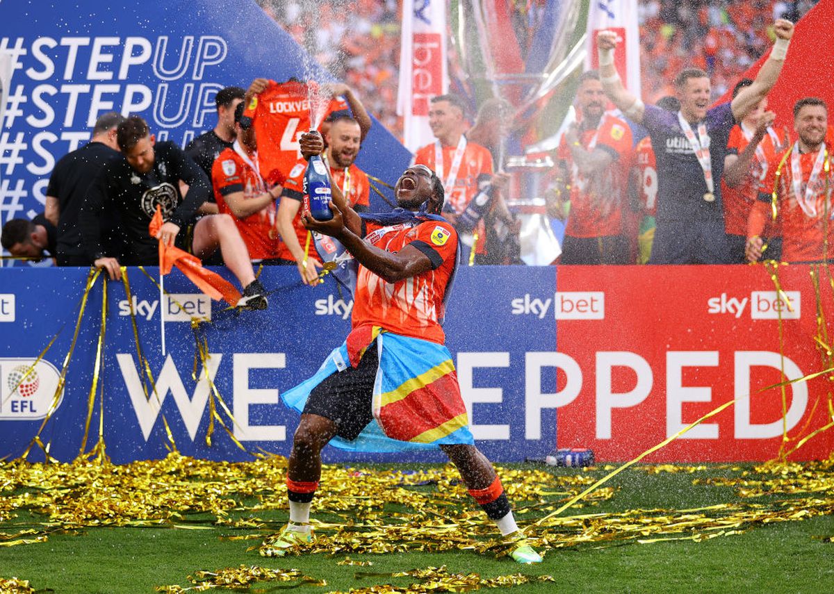 ULUITOR: Unirea Urziceni de Anglia a promovat în Premier League! AICI vor veni Guardiola și Haaland: suporterii intră pe stadion prin curțile locuitorilor!