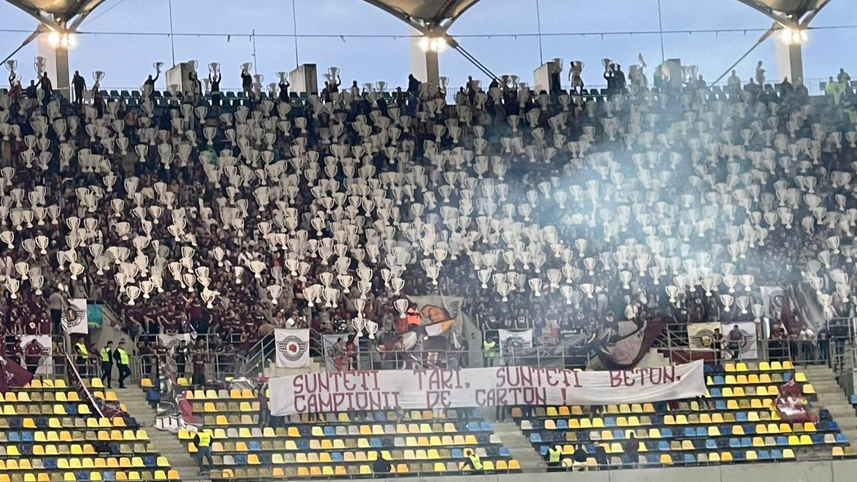 FCSB - Rapid, în pericol după ploaia de torțe și scandări rasiste » Cum au sfidat ultrașii anunțul crainicului