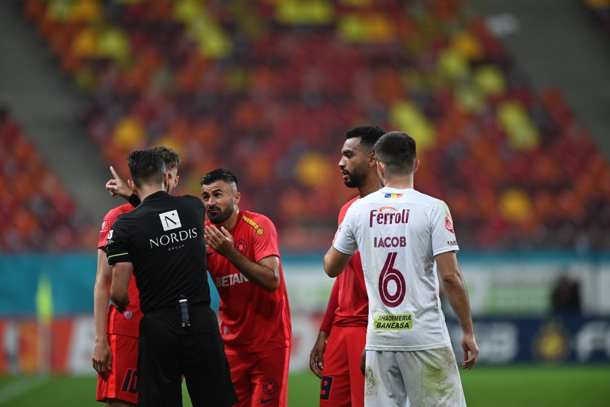 „Prințul” Cristea râde de FCSB » Ironii în direct: „Mulți au fost în probe” » Nici Florinel Coman n-a scăpat