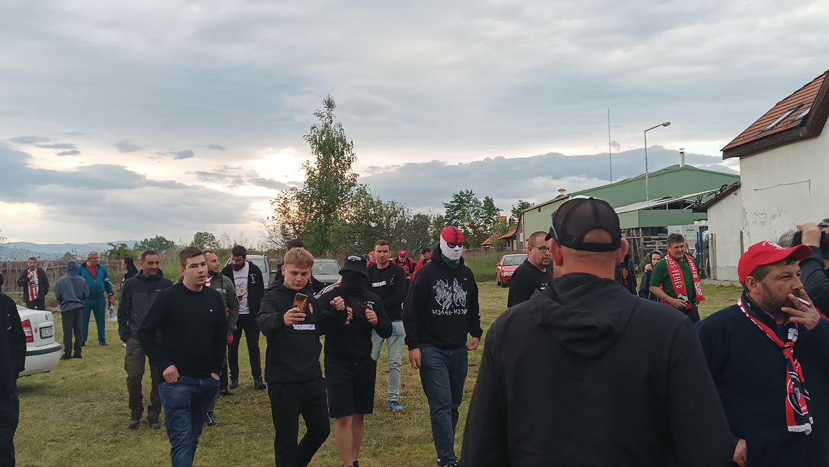 Fanii Csikszereda au afișat steagul Ținutului Secuiesc la barajul cu Dinamo » Reacția imediată a bucureștenilor