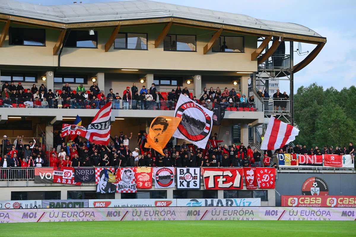 Fanii Csikszereda au afișat steagul Ținutului Secuiesc la barajul cu Dinamo » Reacția imediată a bucureștenilor