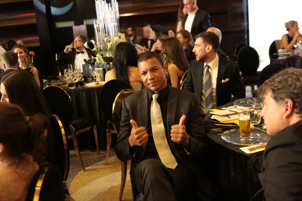 Gică Hagi a fost peste Rivaldo, Jose Mourinho » Tricoul „Regelui” cel mai prețios la licitația unde s-au cumpărat de aproape 200.000 de euro!