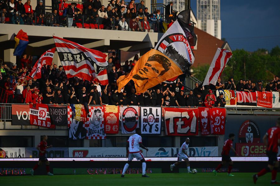 Fanii lui Dinamo, în returul „barajului” de anul trecut / FOTO: GSP „Suntem pedepsiți?” » Reacții dure și două motive de nemulțumire pentru fanii lui Dinamo, după ce au văzut anunțul zilei în Superligă