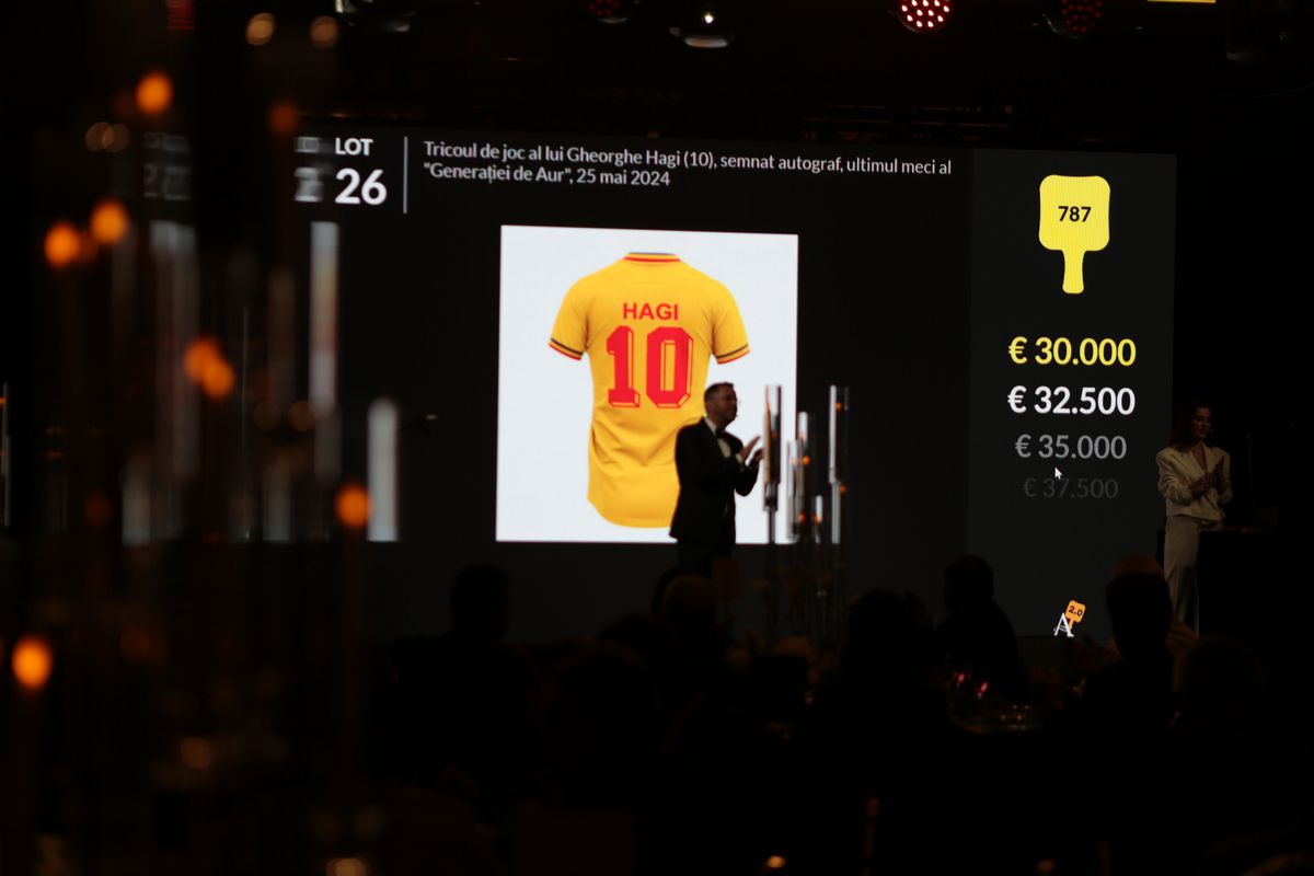 Gică Hagi a fost peste Rivaldo, Jose Mourinho » Tricoul „Regelui” cel mai prețios la licitația unde s-au cumpărat de aproape 200.000 de euro!