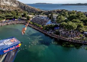 Aur pentru Constantin Popovici în prima etapă din Seria Mondială Red Bull Cliff Diving
