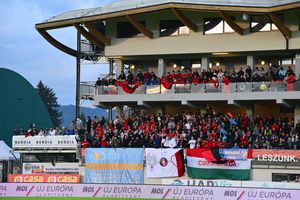 Fanii Csikszereda au afișat steagul Ținutului Secuiesc la barajul cu Dinamo » Reacția imediată a bucureștenilor