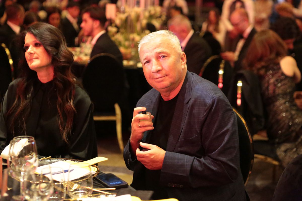 Gică Hagi a fost peste Rivaldo, Jose Mourinho » Tricoul „Regelui” cel mai prețios la licitația unde s-au cumpărat de aproape 200.000 de euro!