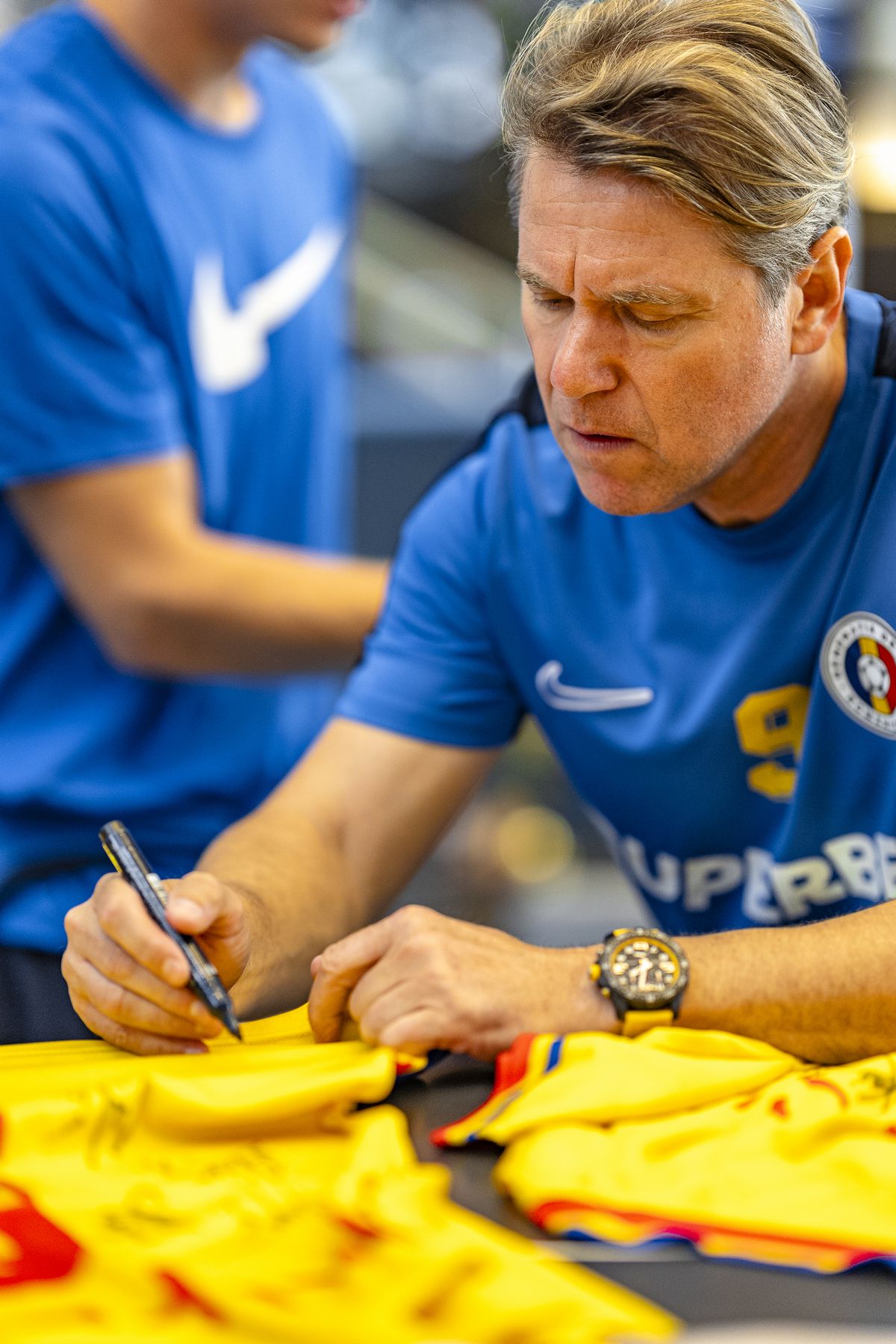 Licitatie tricouri Generatia de Aur