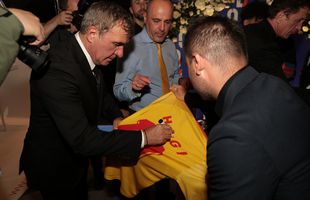 Gică Hagi a fost peste Rivaldo, Jose Mourinho » Tricoul „Regelui” cel mai prețios la licitația unde s-au cumpărat de aproape 200.000 de euro!