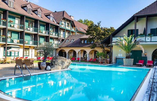 Universitatea Craiova își încarcă „bateriile” în Austria » Cantonament de 4 stele