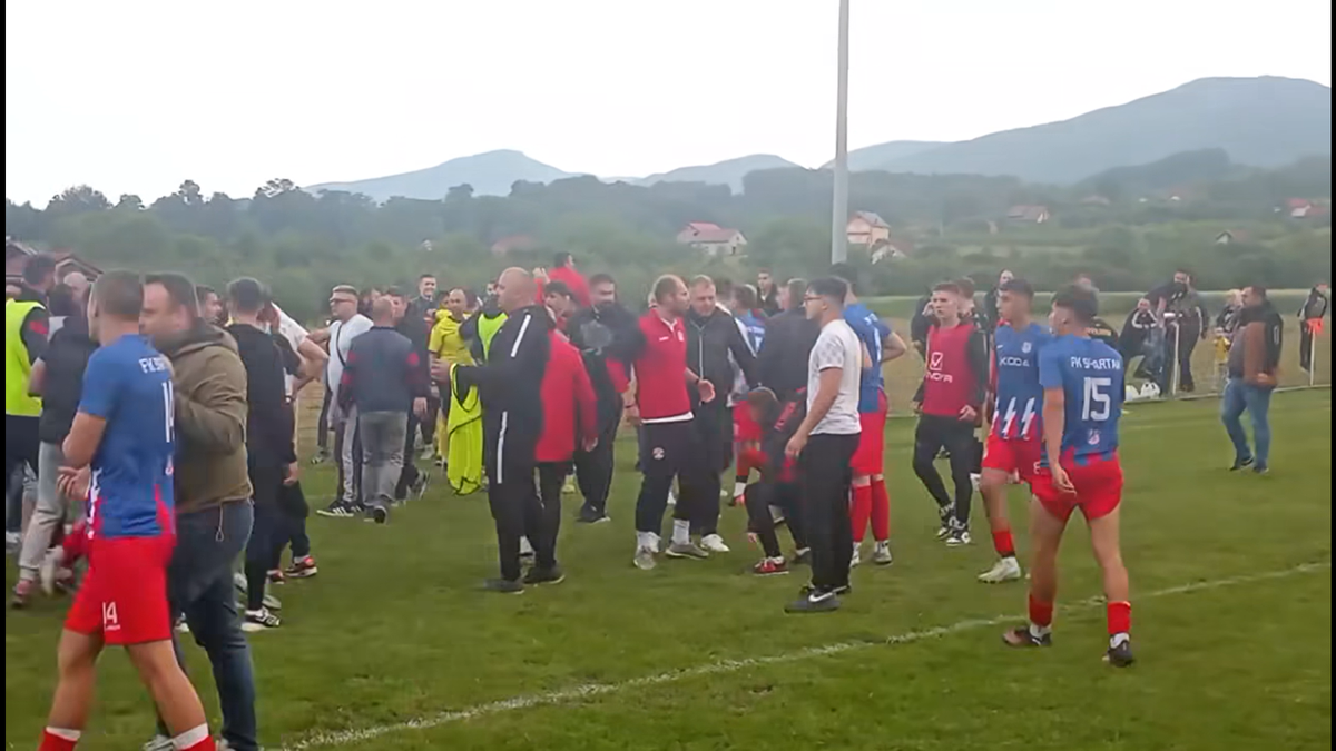 Bătaie generală cum nu s-a mai văzut la un meci de juniori