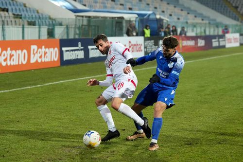 Alberto Soro (stânga) nu va fi păstrat de Dinamo