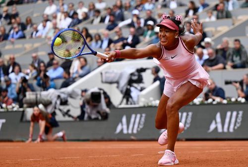 Naomi Osaka, purtând echipamentul special cu tematică „sakura” la Roland Garros. Foto: Imago Images