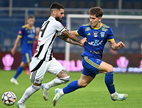 Laurențiu Vlăsceanu (foto: dreapta, în tricoul Unirii Slobozia) revine la FCSB / foto: Imago