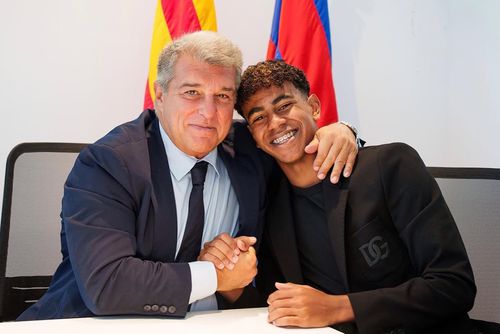 Lamine Yamal va semna azi noul contract cu Barcelona