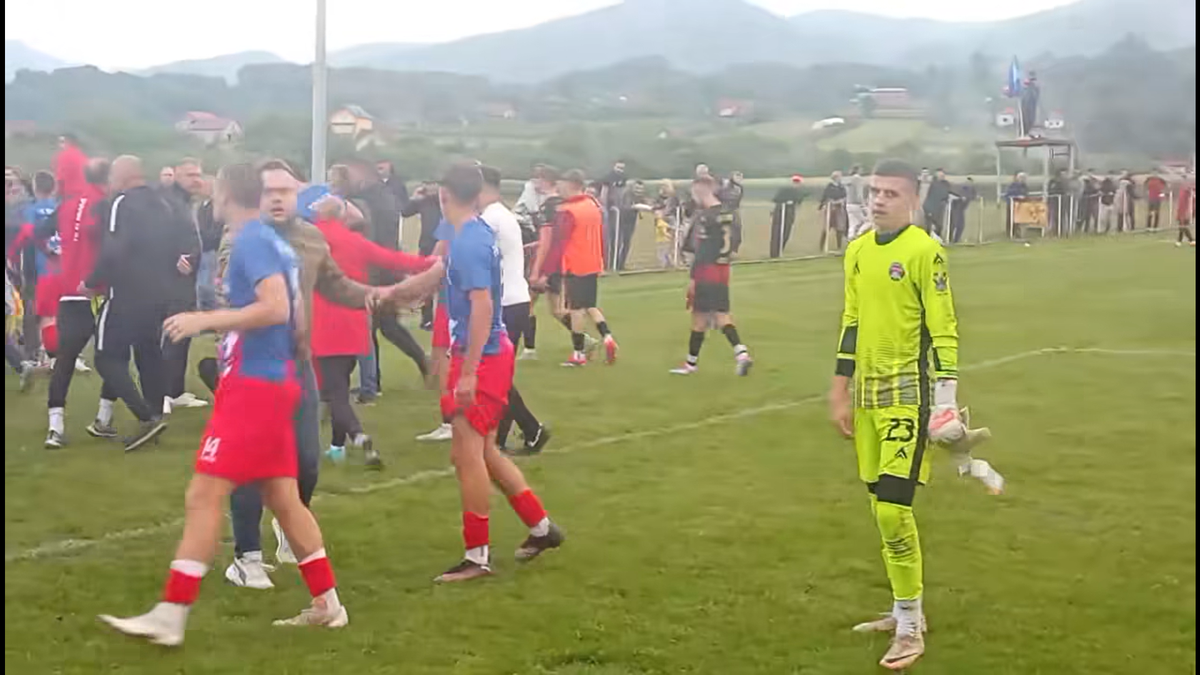 Bătaie generală cum nu s-a mai văzut la un meci de juniori