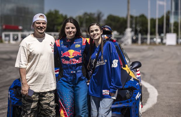 Theo Rose și Puya, adrenalină în mașina de drift înainte de Red Bull SoundClash