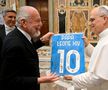 Aurelio De Laurentiis i-a oferit Papei Leon al XIV-lea un tricou personalizat cu numărul 10 / Foto: Imago