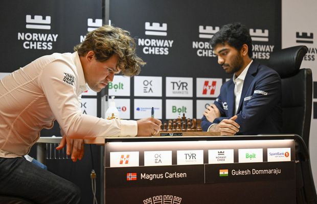 În sfârșit! Legendarul Magnus Carlsen s-a duelat, în premieră, cu Gukesh Dommaraju, campionul mondial » Apoi, a postat un mesaj ofensiv din serialul The Wire