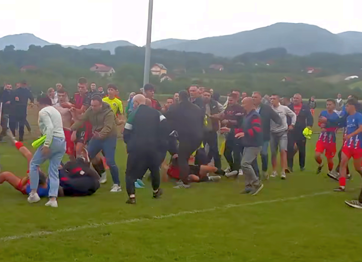 Bătaie generală cum nu s-a mai văzut la un meci de juniori