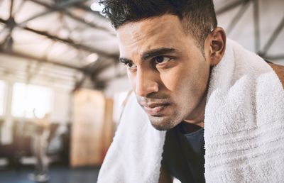 Dermatita seboreica care nu iartă nici pe sportivi. Ce este, cum se manifestă și cum o ții sub control