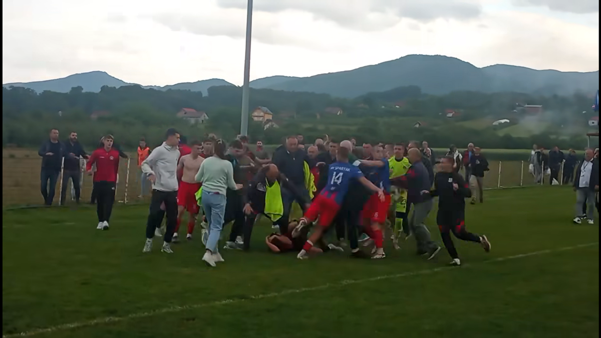 Bătaie generală cum nu s-a mai văzut la un meci de juniori