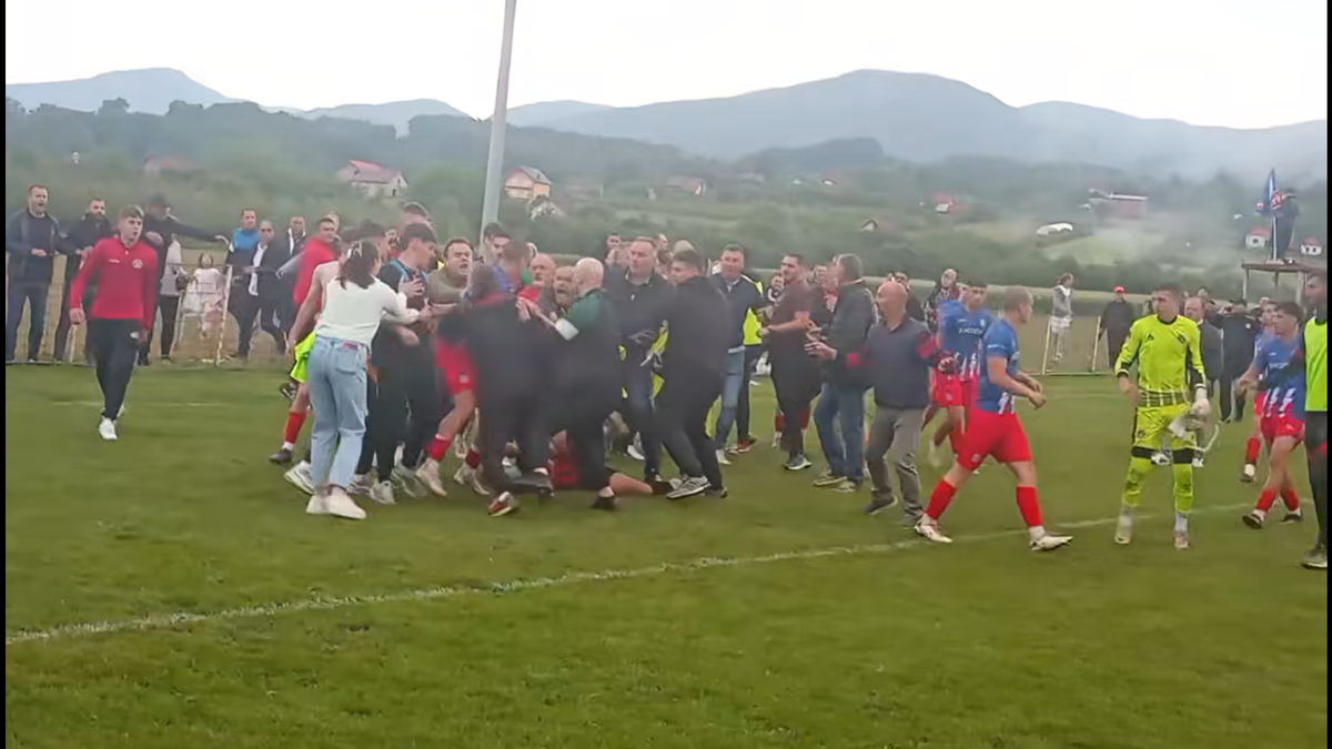 Bătaie generală cum nu s-a mai văzut la un meci de juniori