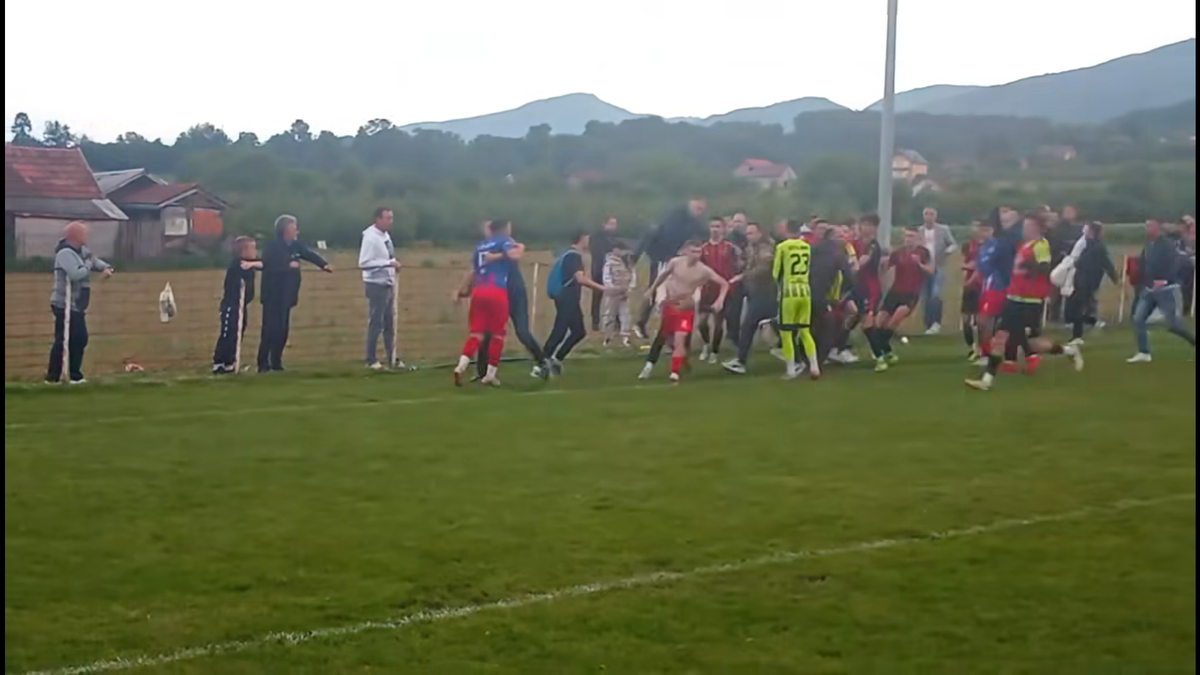 Bătaie generală cum nu s-a mai văzut la un meci de juniori