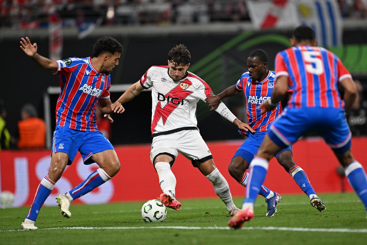 Mesajul care face înconjurul lumii » Ce au afișat fanii lui Rayo Vallecano imediat după finală