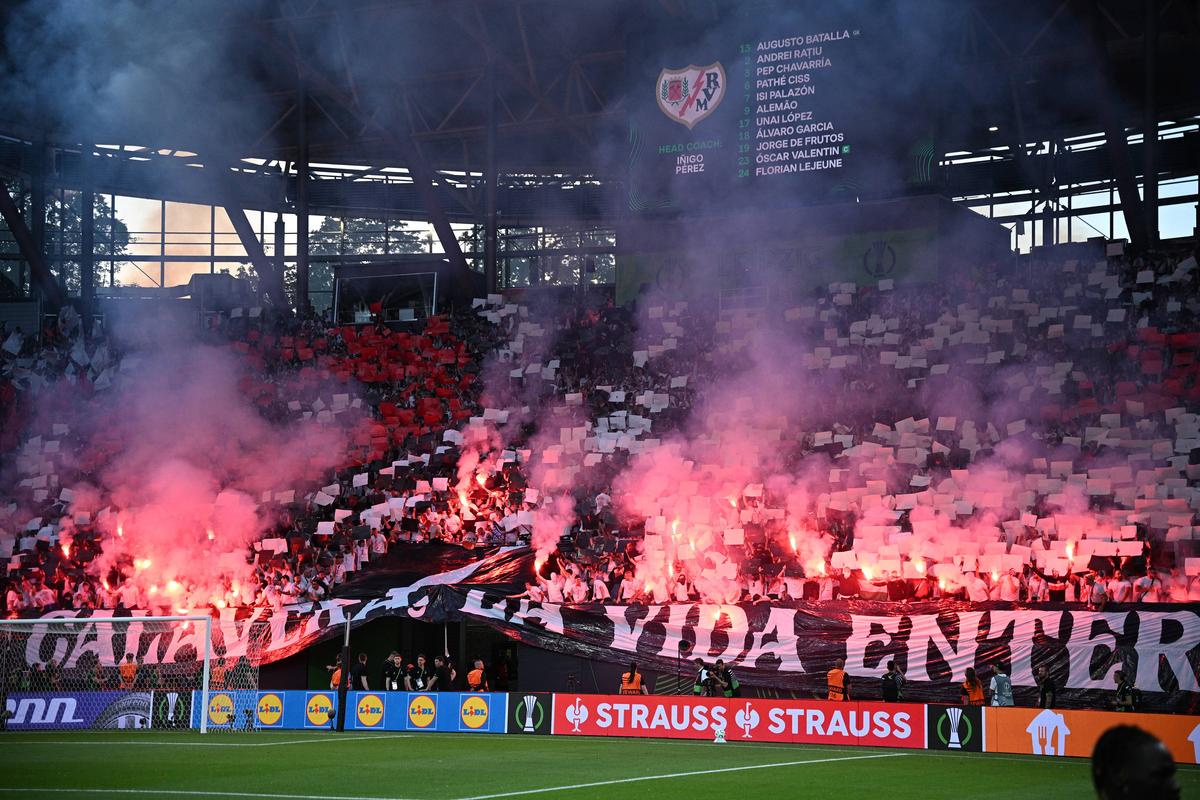 Mesajul care face înconjurul lumii » Ce au afișat fanii lui Rayo Vallecano imediat după finală