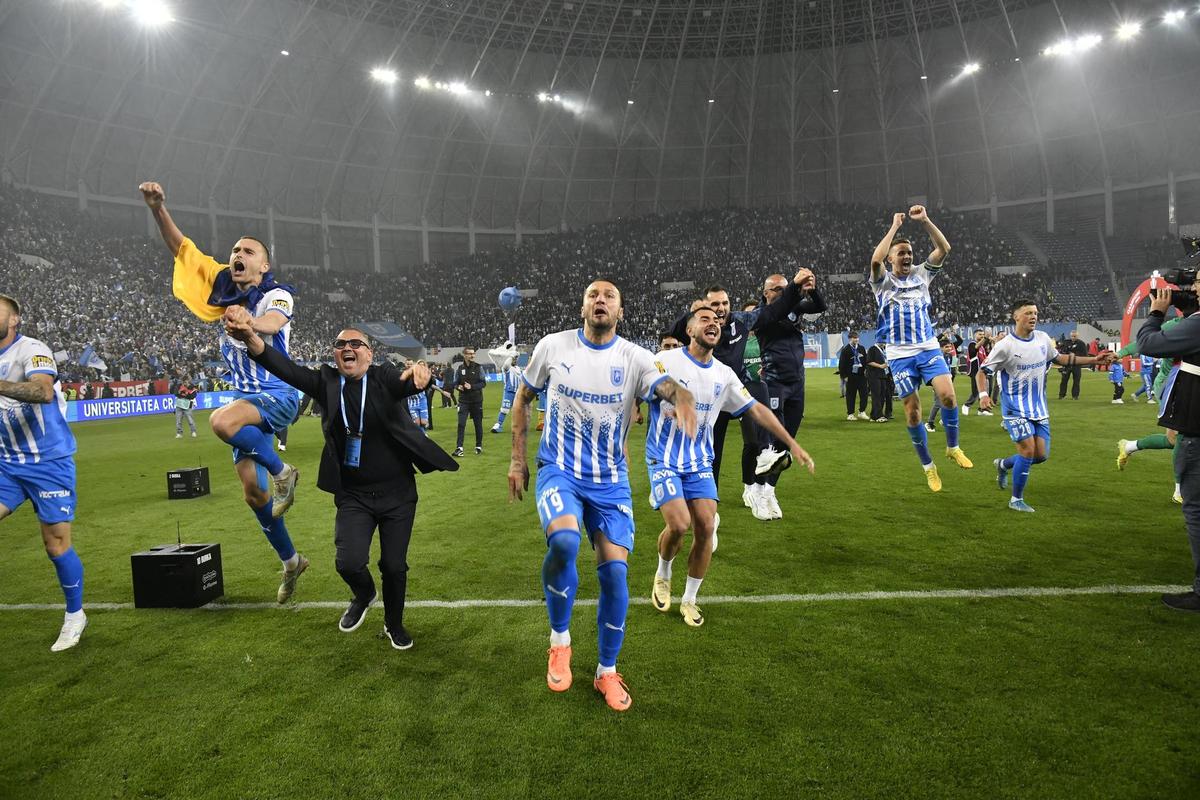 Gazonul pe care Universitatea Craiova a câștigat titlul a ajuns pe un bulevard din oraș