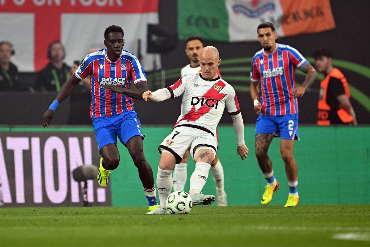 Mesajul care face înconjurul lumii » Ce au afișat fanii lui Rayo Vallecano imediat după finală