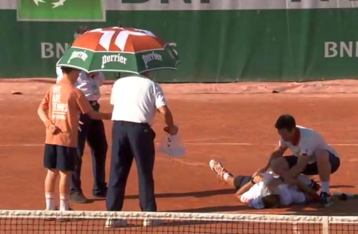 Scene dramatice la Roland Garros! A câștigat meciul turneului, dar nu s-a mai putut ridica de pe zgură