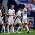 Barcelona trage de Anthony Gordon (în centru, alături de Declan Rice și Curtis Jones, în meciul Angliei cu Andorra / Foto: GettyImages