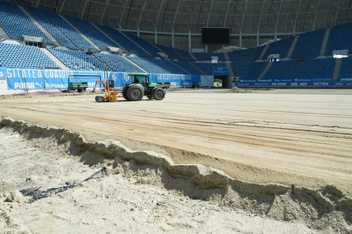 Gazonul pe care Universitatea Craiova a câștigat titlul a ajuns pe un bulevard din oraș