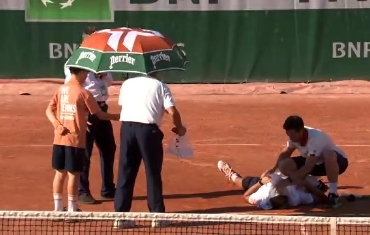 Scene dramatice la Roland Garros! A câștigat meciul turneului, dar nu s-a mai putut ridica de pe zgură