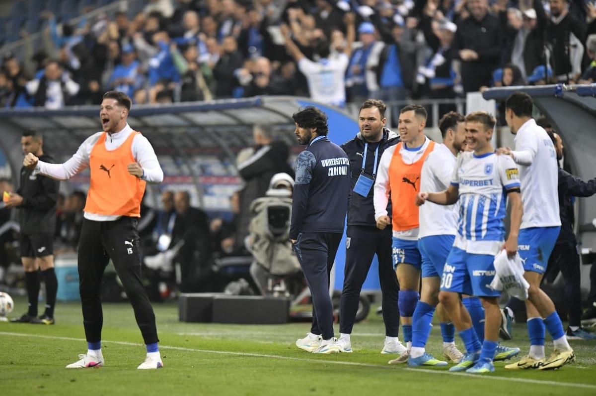 Gazonul pe care Universitatea Craiova a câștigat titlul a ajuns pe un bulevard din oraș
