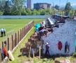 Minerul Lupeni își reconstruiește tribuna, înaintea meciului de baraj // FOTO: Facebook