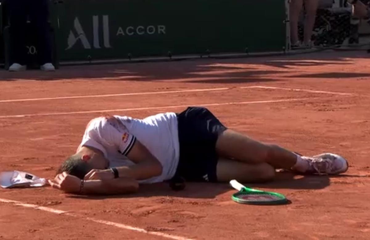 Scene dramatice la Roland Garros! A câștigat meciul turneului, dar nu s-a mai putut ridica de pe zgură