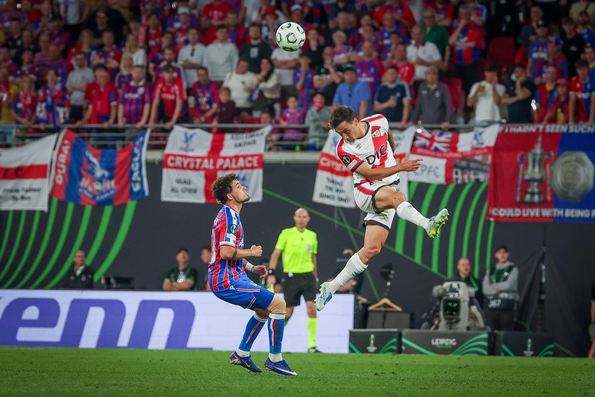 Mesajul care face înconjurul lumii » Ce au afișat fanii lui Rayo Vallecano imediat după finală